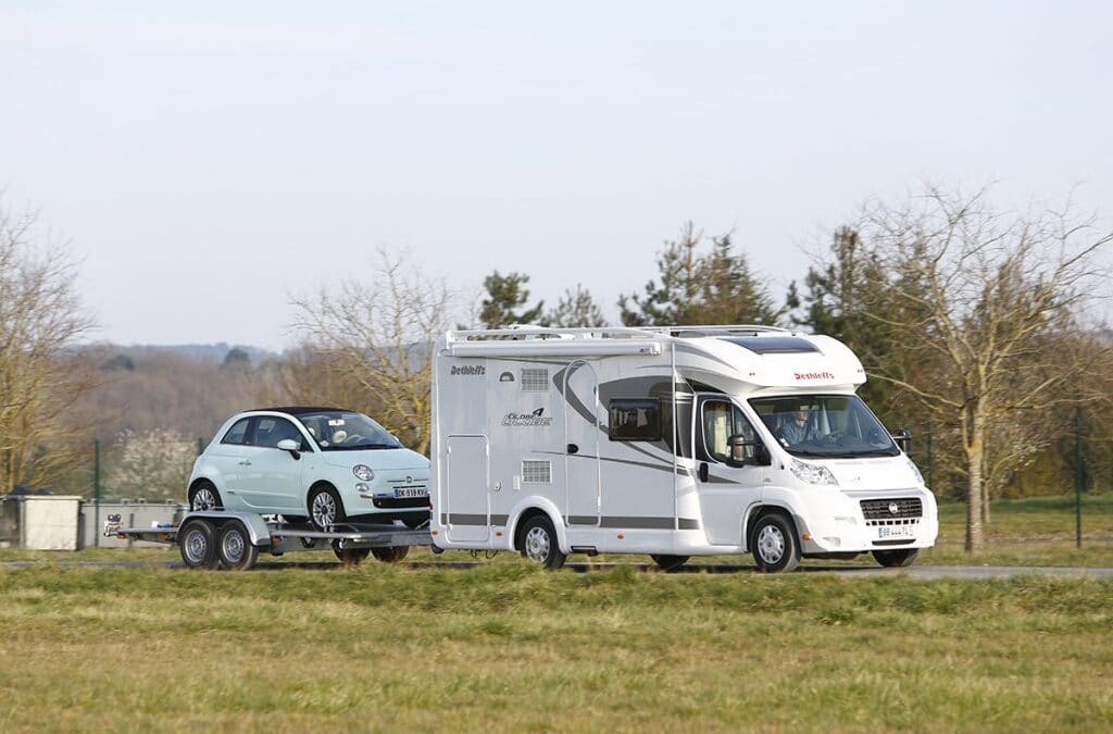Tracter une voiture légère pour camping car, tout ce que vous devez savoir !
